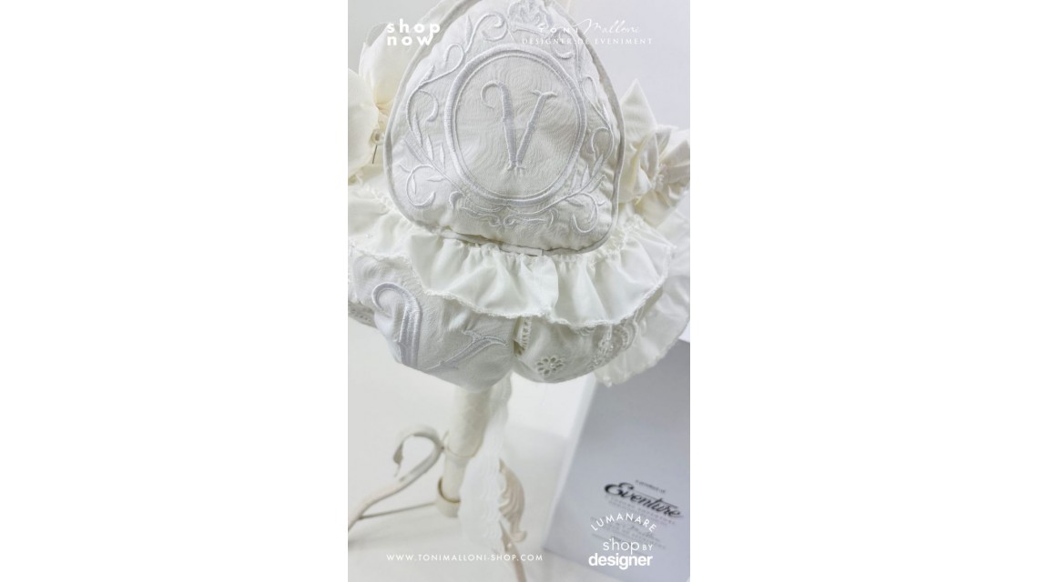 Lumânare Botez Fetiță cu Monogramă Brodată și Orhidee Phalaenopsis Model Elegant Personalizat 6